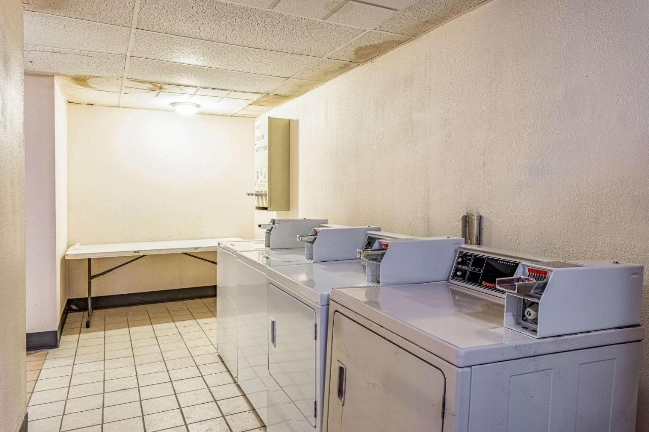 Econo Lodge Fredonia Eksteriør billede